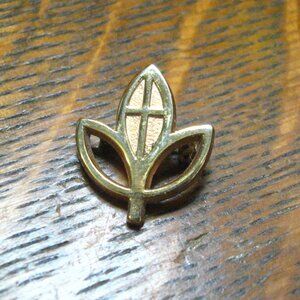 Holy Cross Crucifix Trefoil Vintage Lapel Pin